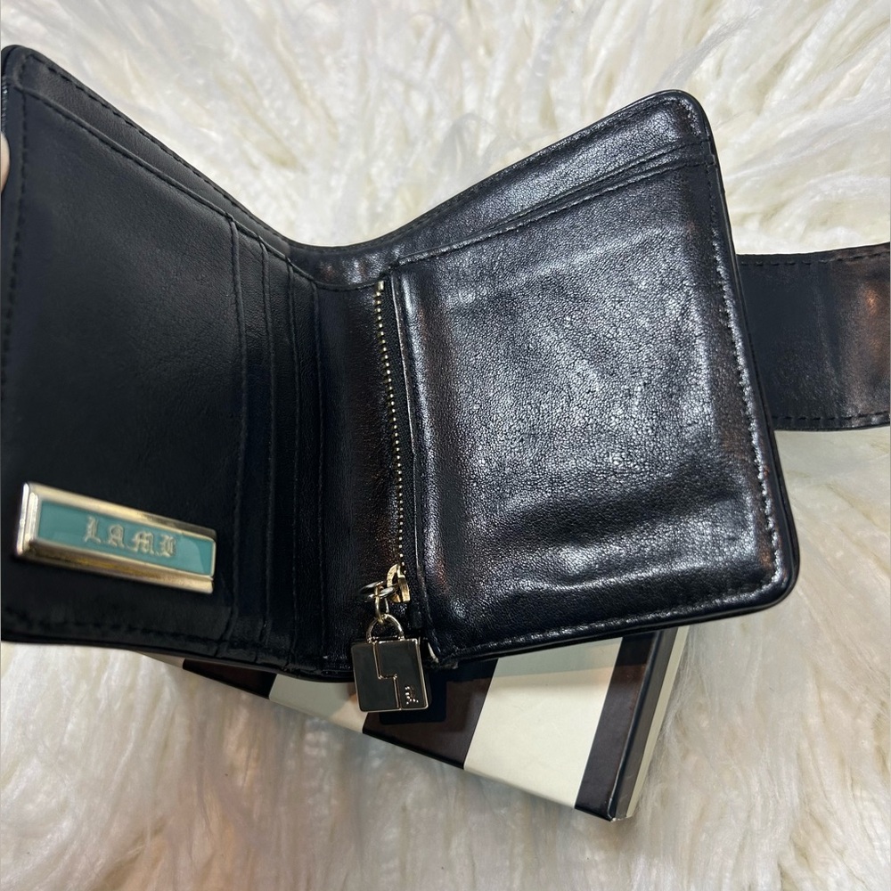 ❤️🔥L.A.M.B. Designer Bifold Wallet❤️🔥 - Picture 6 of 8